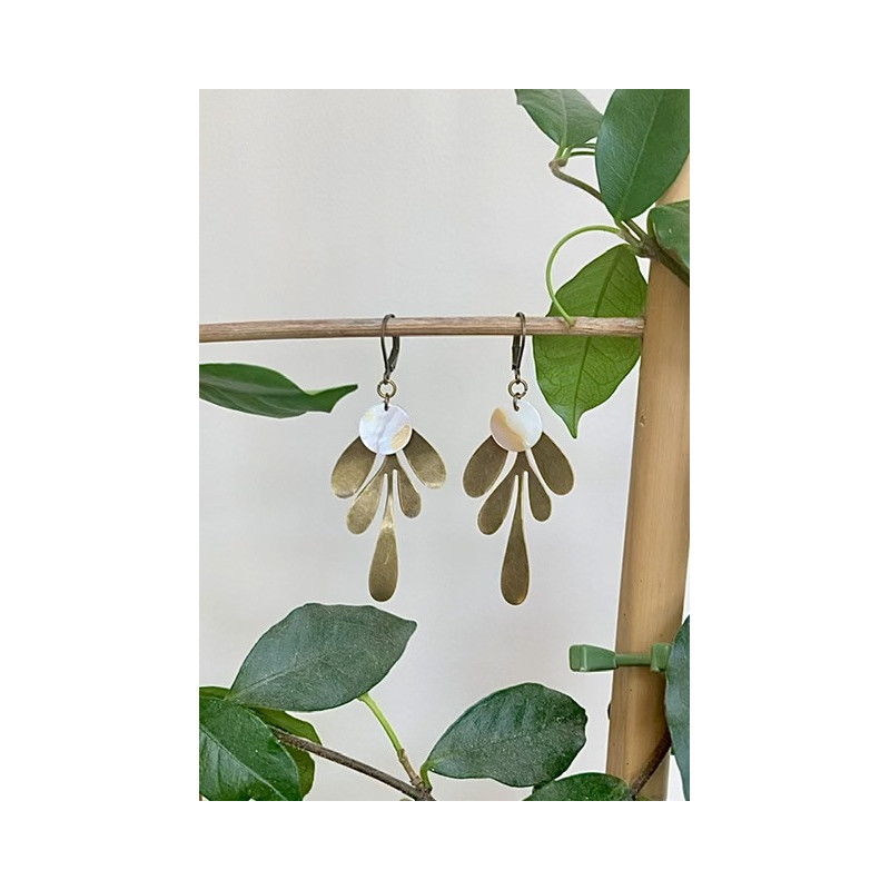 Boucles d'oreilles - Fleur de nacre